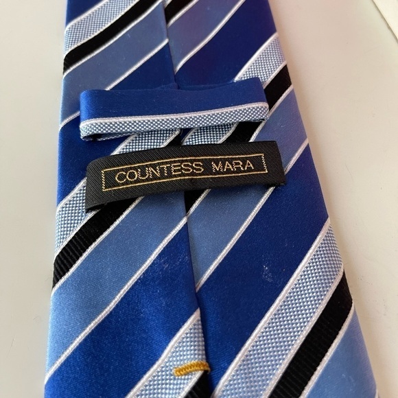 Countess Mara Repp tie blue colors 58 long 3 inches wide 100% silk - Picture 3 of 6
